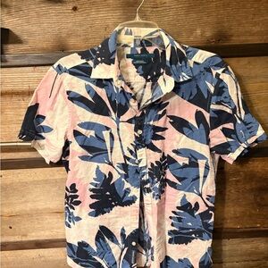 Perry Ellis Men's Blue and Pink Leaf Print Shirt